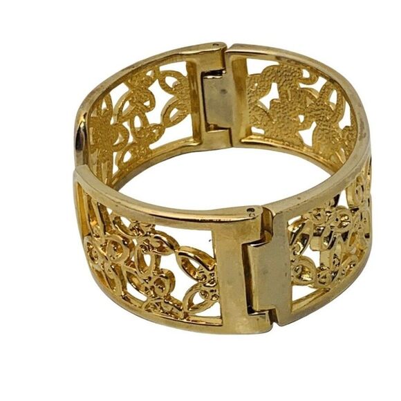Vintage Open Face Butterfly Cut Out Gold Tone Adjustable Cuff Bracelet 6”-8” - Picture 3 of 7